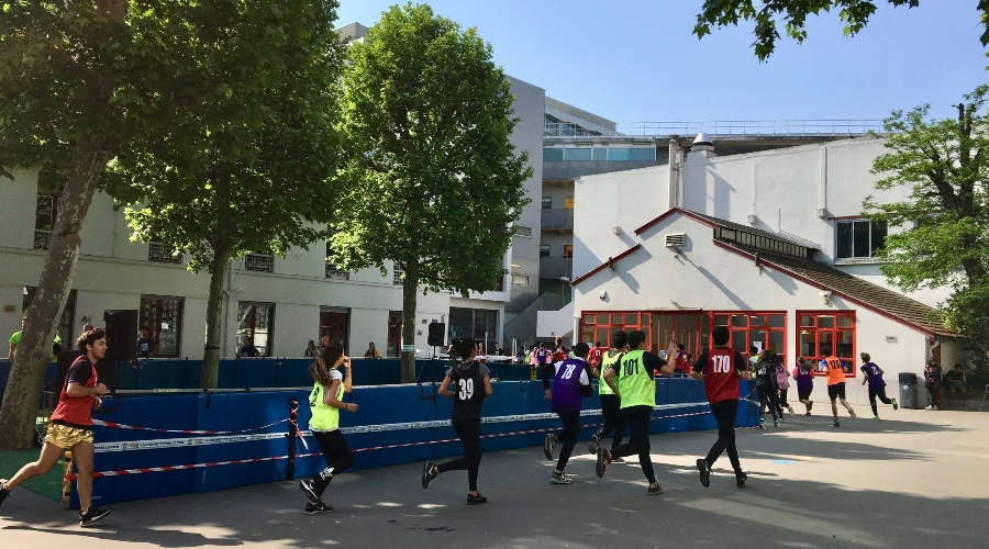Photo de la course contre la faim dans l'École Jeannine Manuel de Paris